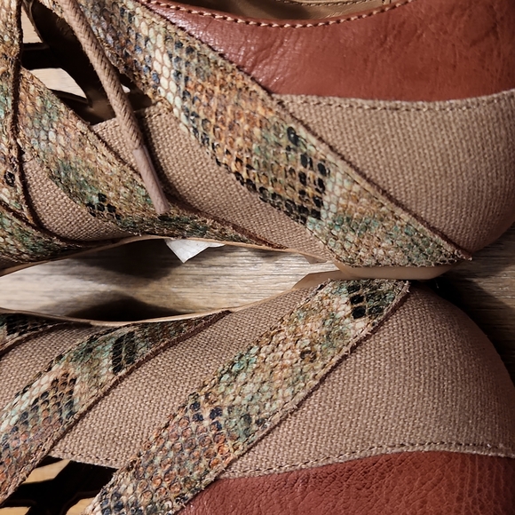 NWT SAKS OFF 5TH BEAUTIFUL LACE UP  FLATS - Picture 9 of 12